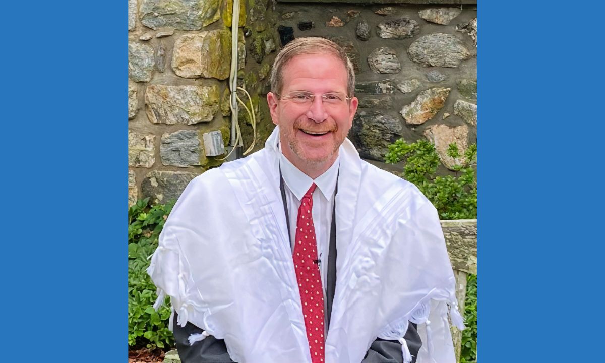 rabbi david wilfond-with border
